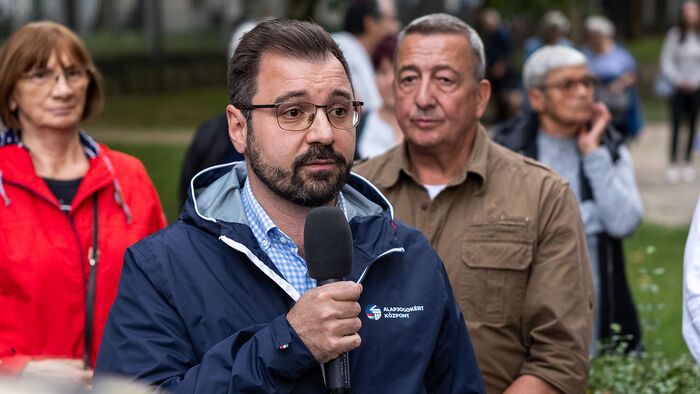 Bayer Zsolt csendes, méltóságteljes gyertyagyújtásra hív minden jóérzésű embert szeptember 18-án, csütörtökön este hat órára a budapesti Szabadság térre, az Egyesült Államok nagykövetsége elé. 
Charlie Kirk megemlékezés