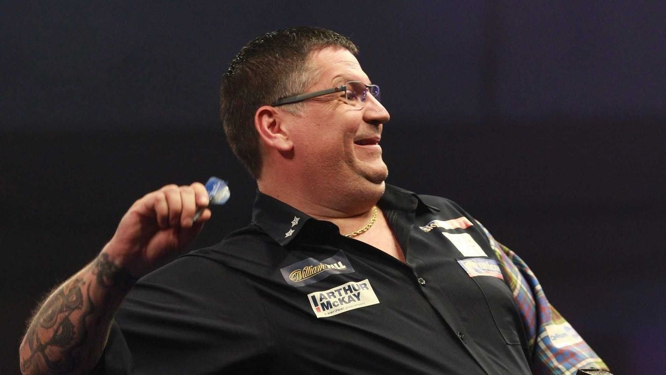 Gary Anderson 
London, 2017. január 2.
A skót Gary Anderson, miután 6-3 arányban legyőzte honfitársát, Peter Wrightot a dartsvilágbajnokság elődöntőjében a londoni Alexandra-palotában 2017. január 1-én. (MTI/EPA/Sean Dempsey)