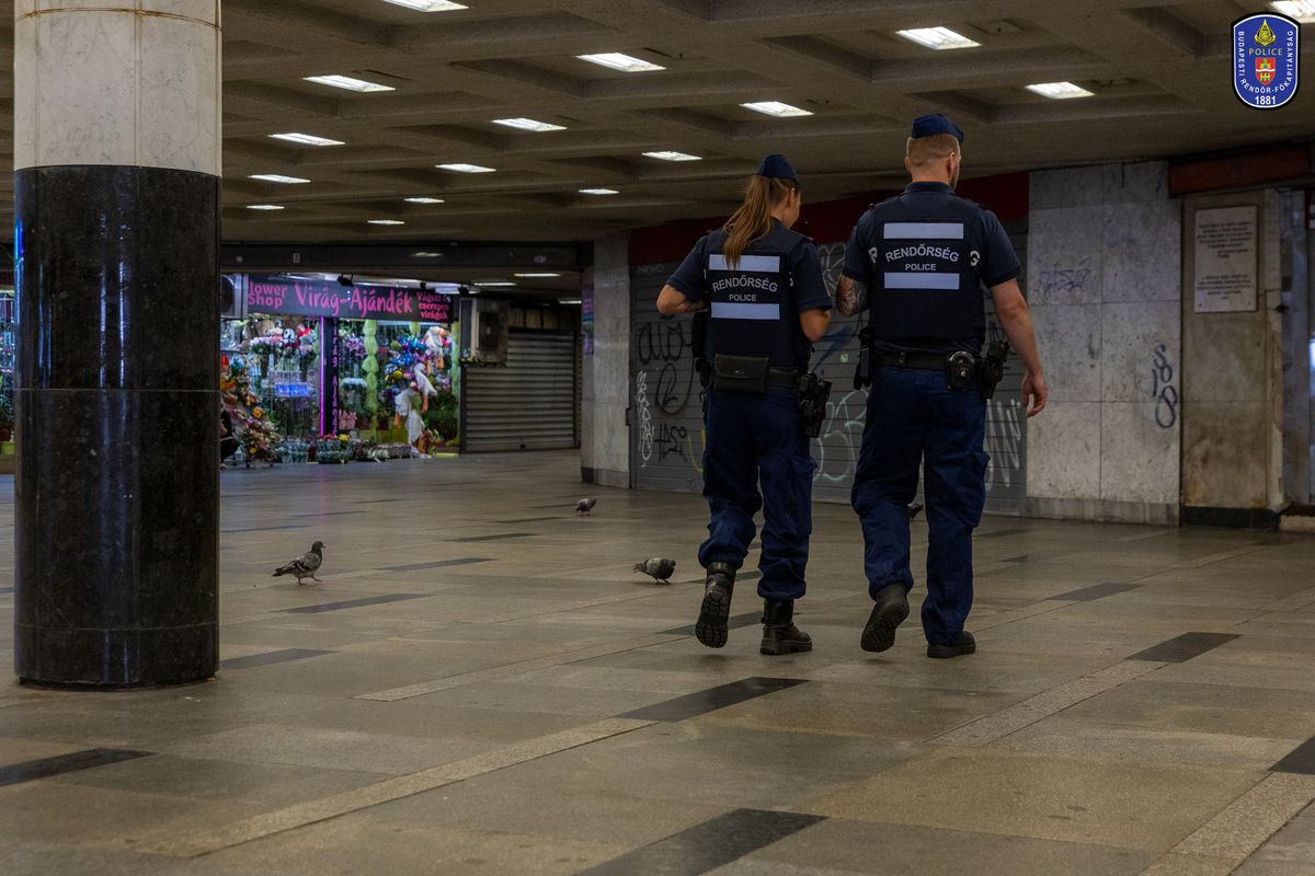 Járőrök a Blaha Lujza tér aluljárójában (Forrás: police.hu)