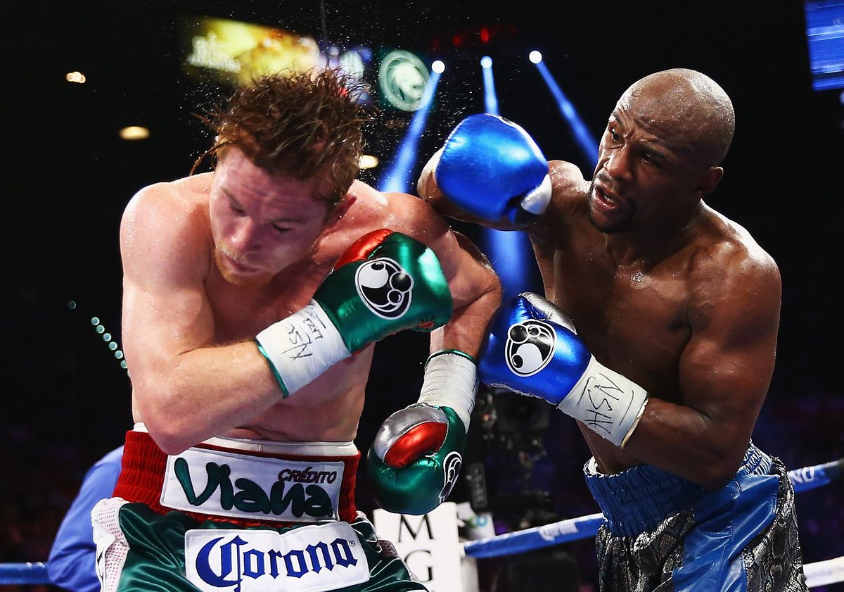 Mayweather a 21 éves Canelót verte pontozással, míg Crawford a 35 éves mexikót intézte el