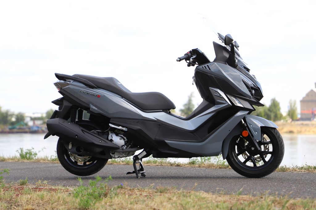 SYM 300 Cruisym teszt (2025)