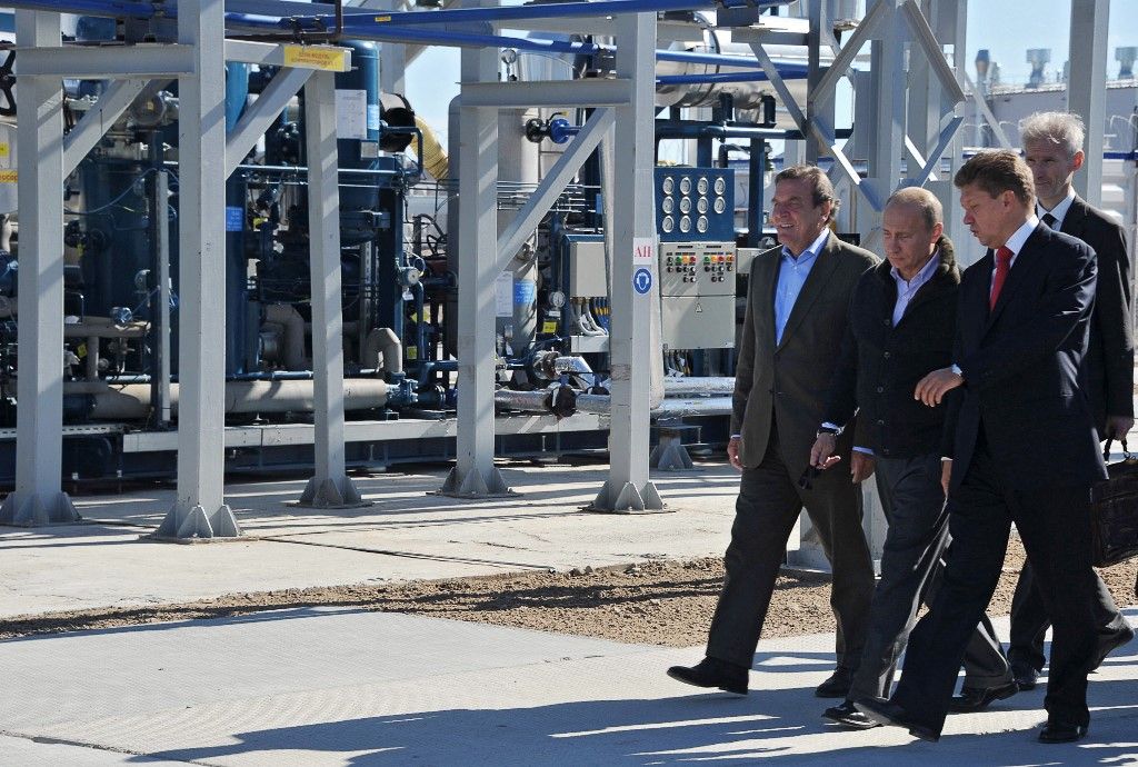 Russian Prime Minister Vladimir Putin (C), Gazprom Chief Executive Officer Alexei Miller (R) and former German chancellor Gerhard Schroeder (L) arrive for the inauguration of the Nord Stream Project information mount at the gas compressor station "Portovaya" outside Vyborg, September 6, 2011. Vladimir Putin launched the Nord Stream pipeline, designed to bring Russian natural gas to Germany via the bed of the Baltic Sea and to avoid shipments through central Europe.  AFP PHOTO / RIA NOVOSTI / POOL / ALEXEY NIKOLSKY (Photo by ALEXEY NIKOLSKY / RIA NOVOSTI / AFP)