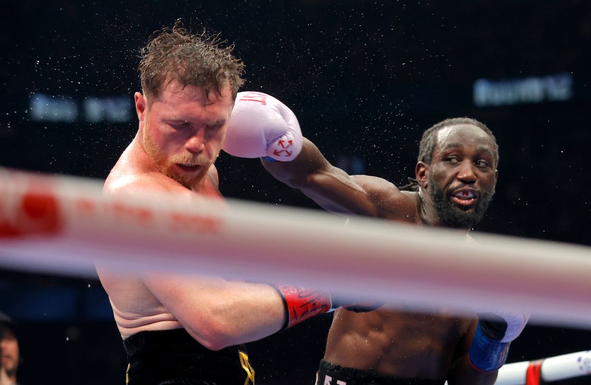 Crawford nemcsak kivédekezte Canelót, de ha a helyzet úgy kívánta, bizony a verekedésben is jobb volt a mexikóinál