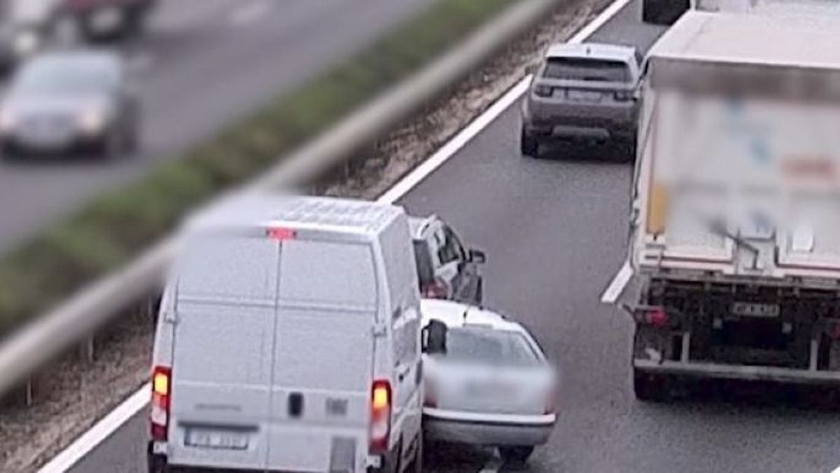 „Én oda még simán beférek” – gondolta a skodás, aztán komoly leckét kapott + videó