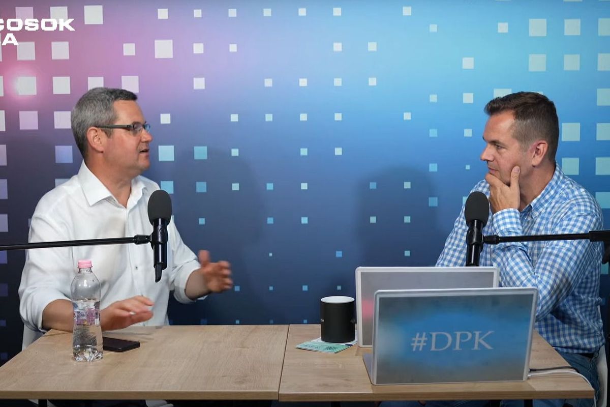Takács Péter egészségügyi államtitkár és Németh Balázs, a Fidesz frakció szóvivője a Harcosok órája című műsorban (Forrás: Youtube)