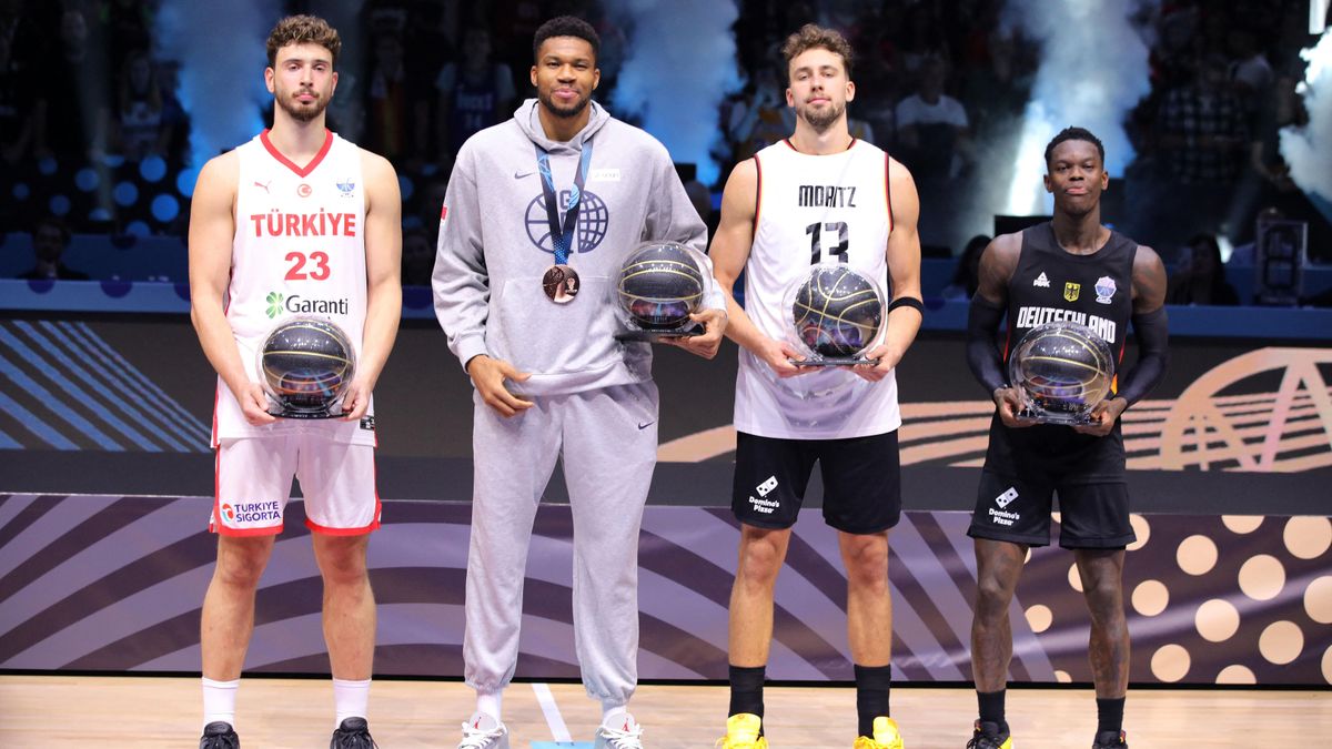 Balról jobbra: Alperen Sengün (Törökország) Jannisz Antetokunmpo (Görögország), Franz Wagner (Németország), Dennis Schröder (Németország).