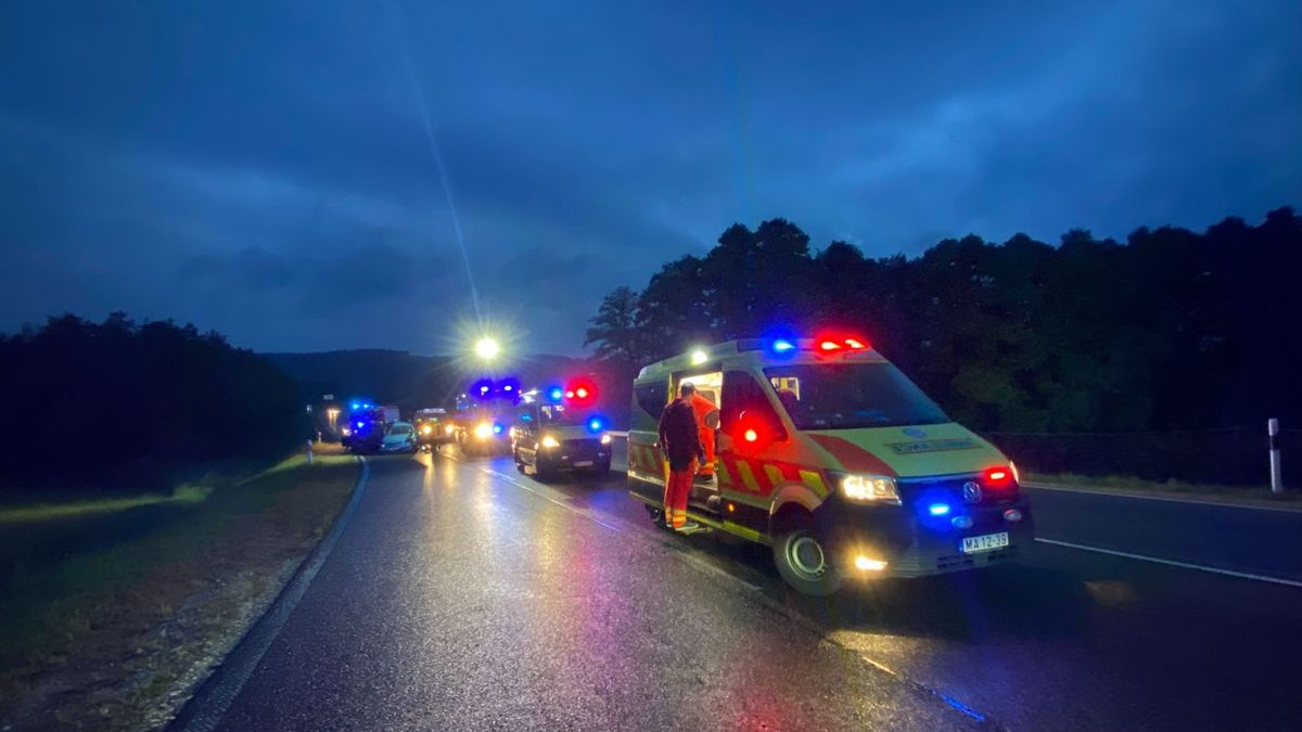 Hatalmas baleset miatt teljes útzár van ezen a főúton