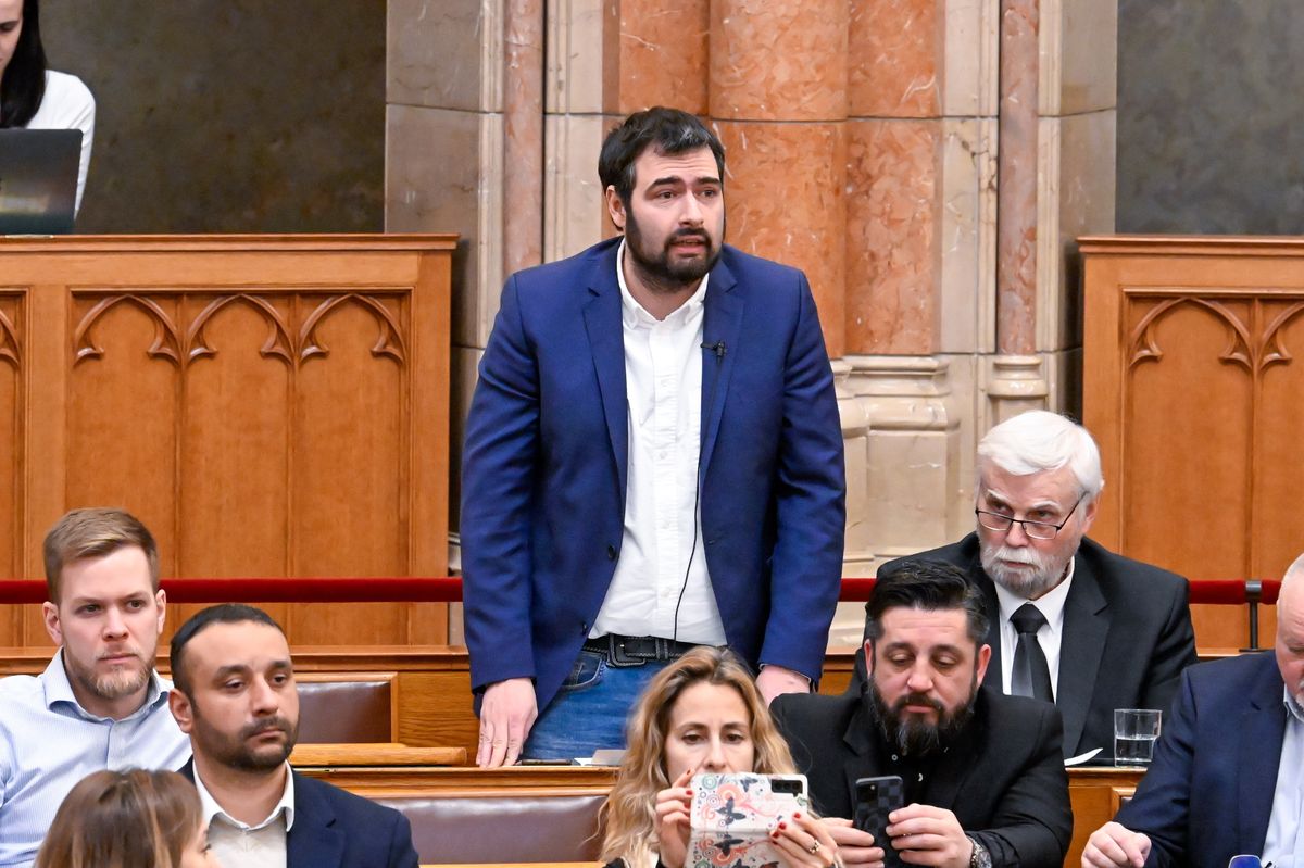 Budapest, 2025. február 24.
Jámbor András, a Párbeszéd frakcióvezető-helyettese reagál Orbán Viktor miniszterelnök napirend előtti felszólalására az Országgyűlés plenáris ülésén 2025. február 24-én.
MTI/Máthé Zoltán