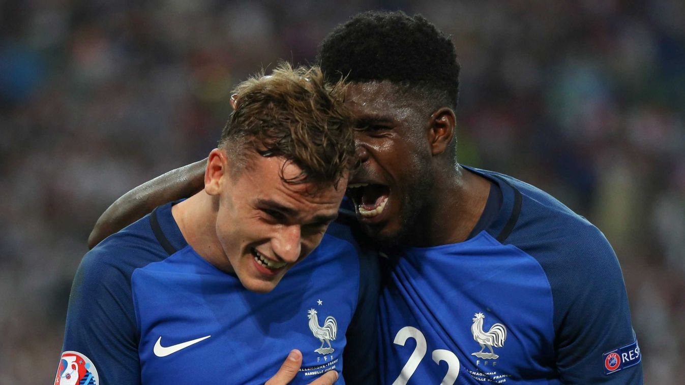 Samuel Umtiti 
Marseille, 2016. július 7.
A francia Antoine Griezmann (b) csapattársával, Samuel Umtitivel, miután 11-esből gólt rúgott a franciaországi labdarúgó Európa-bajnokság elődöntőjében játszott Németország - Franciaország mérkőzésen a marseille-i