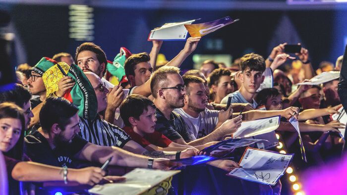 Elkezdődött a háromnapos darts-őrület az MVM Dome-ban
