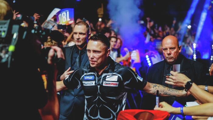 Gerwyn Price hatalmas ováció közepette érkezett a színpadra
