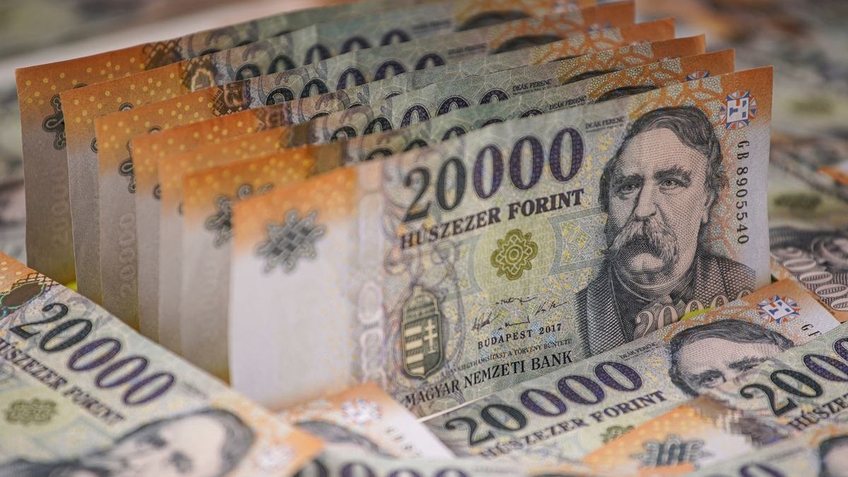 Rég láttunk ilyet, hihetetlen mit művel a forint