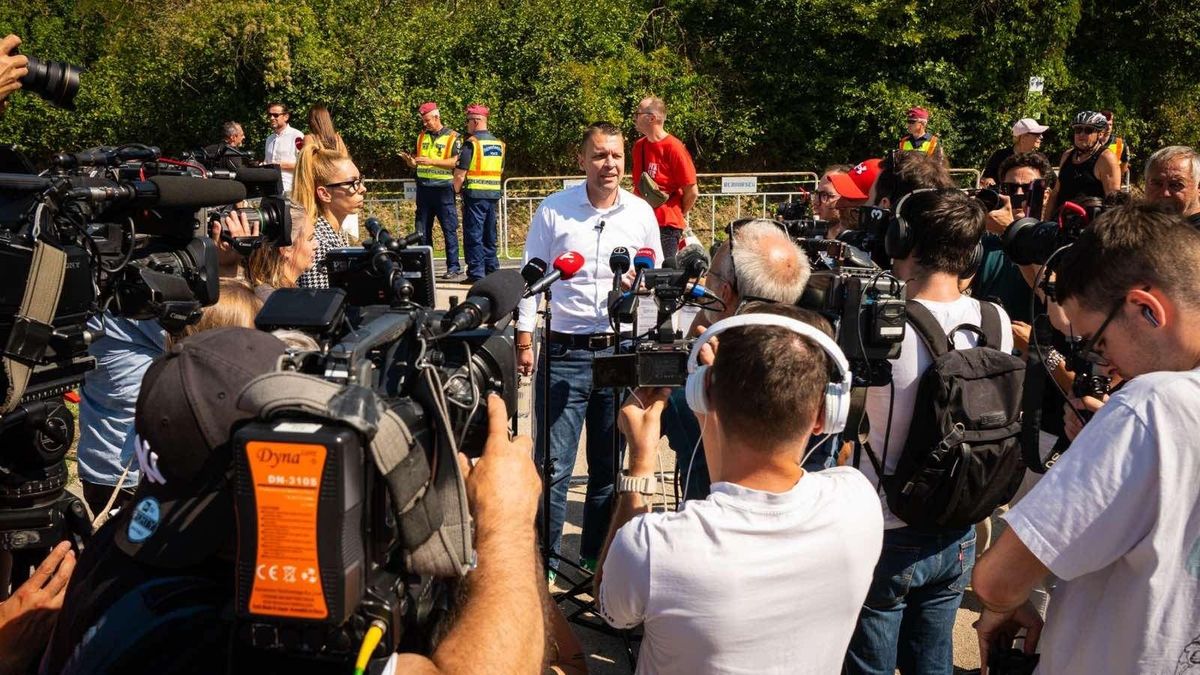 Menczer Tamást faggatta a balliberális sajtó a kötcsei piknik helyszínén