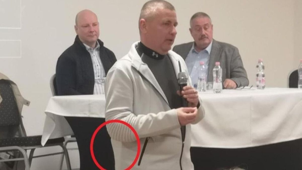 A fegyver Ruszin-Szendi Romulusz ruhatárának kelléke