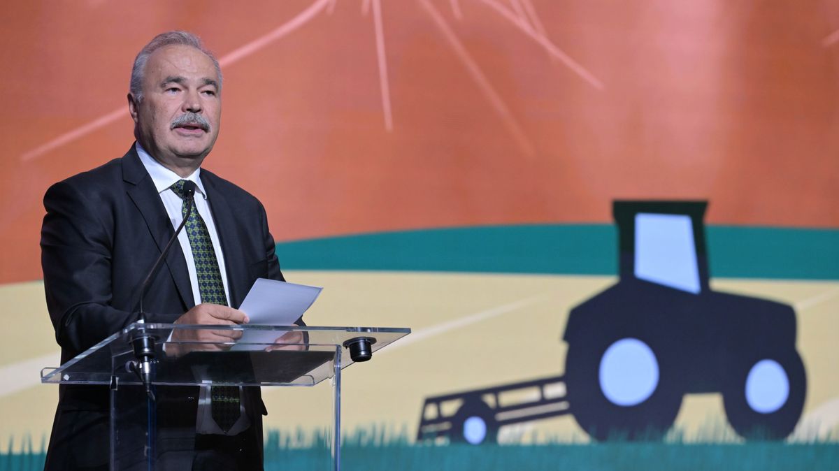 mezőgazdasági vontató, Budapest, 2025. szeptember 18.Nagy István agrárminiszter beszédet mond az Országos Mezőgazdasági és Élelmiszeripari Kiállítás és Vásár (OMÉK) megnyitóján a budapesti Hungexpón 2025. szeptember 18-án.MTI/Bruzák Noémi