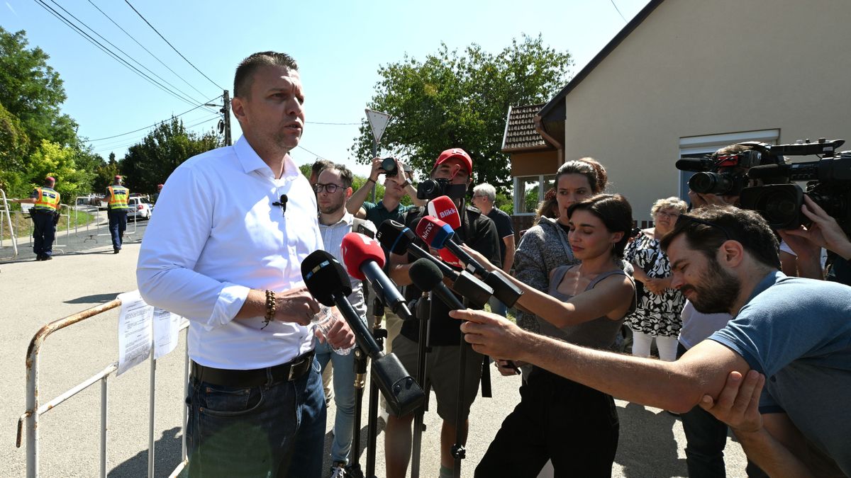 Kötcse, 2025. szeptember 7.
Menczer Tamás, a Fidesz-KDNP kommunikációs igazgatója nyilatkozik a sajtónak a Polgári Magyarországért Alapítvány rendezvénye, a Polgári Piknik helyszínén Kötcsén 2025. szeptember 7-én.
MTI/Koszticsák Szilárd