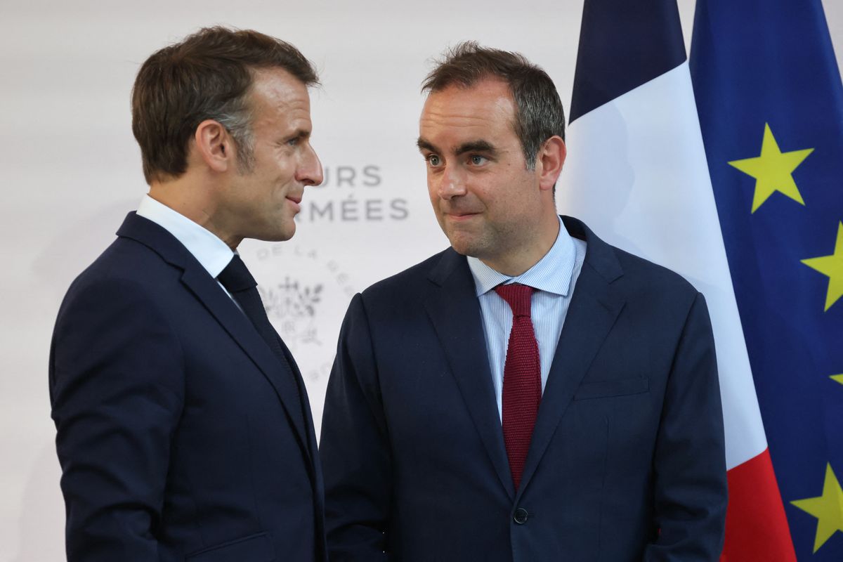 Emmanuel Macron francia elnök és Sébastien Lecornu