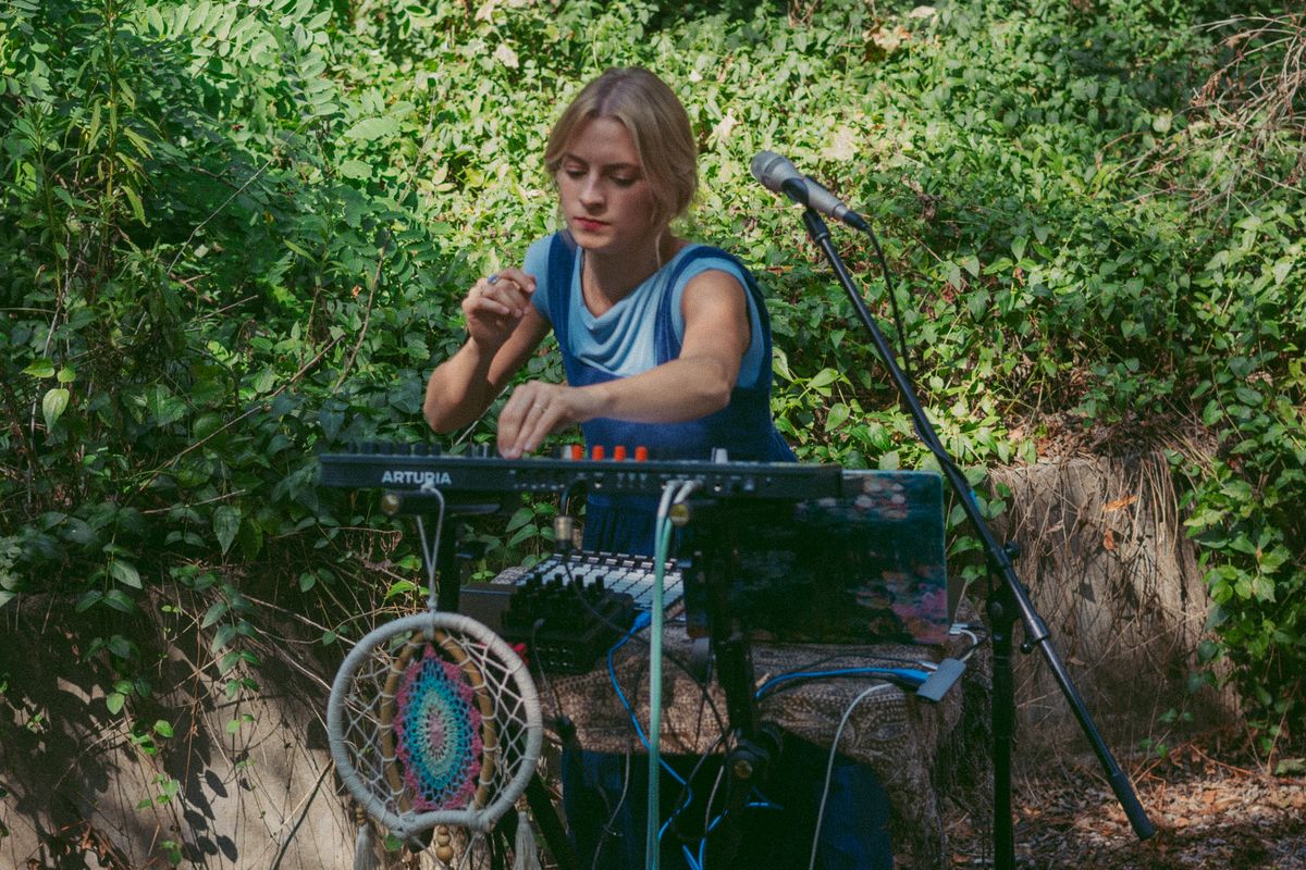 Varázslatos live session videóval hangolódhat Deva csütörtöki koncertjére