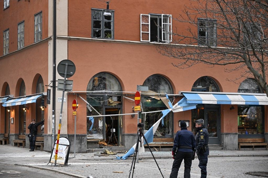 A powerful explosion occurred at the Faros restaurant at Greta Garbo's Square in the Sodermalm area in central Stockholm, Sweden, on January 17, 2023. The restaurant's entrance was destroyed and a large number of windows in the area were shattered.
Stockholm has been hit by a series of shootings and explosions since Christmas. The police believe that many of the incidents are related to disputes between criminal gangs.
Photo: Anders Wiklund / TT / code 10040 (Photo by ANDERS WIKLUND / TT News Agency via AFP)