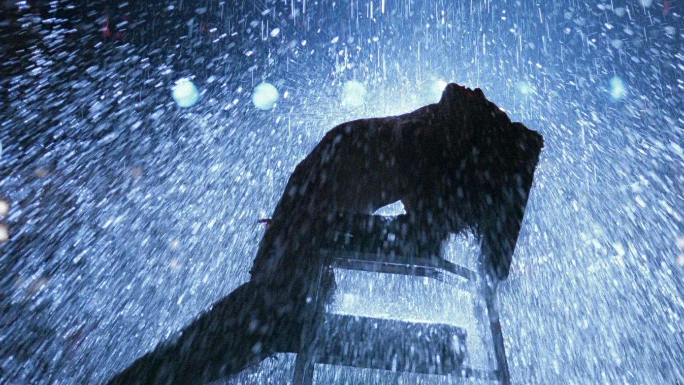 A Flashdance-t a Bazilika előtt felállított óriáskivetítőn nézheti meg a közönség.