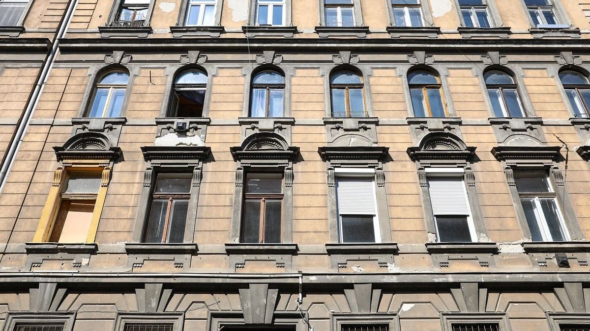 Hónapokig feküdt egy holttest a budapesti bérházban