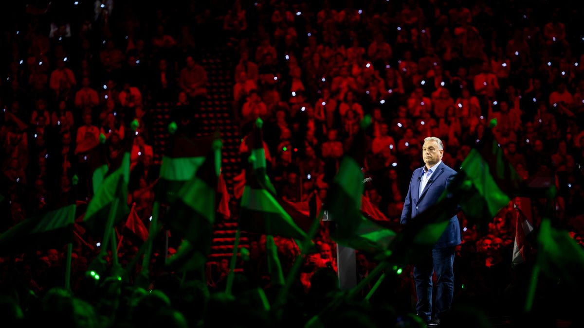 Budapest, 2025. május 18.
A Miniszterelnöki Kommunikációs Főosztály által közreadott képen Orbán Viktor miniszterelnök a Harcosok klubja - A kezdet elnevezésű rendezvényen a budapesti BOK Csarnokban 2025. május 18-án.
MTI/Miniszterelnöki Kommunikációs Főosztály/Fischer Zoltán
