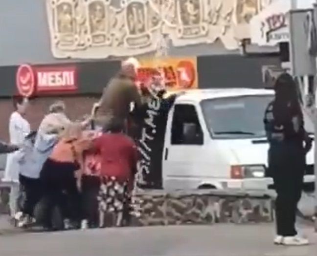 A kényszersorozások folytatódnak – most nők mentettek meg egy férfit Forrás: Képernyőfelvétel
