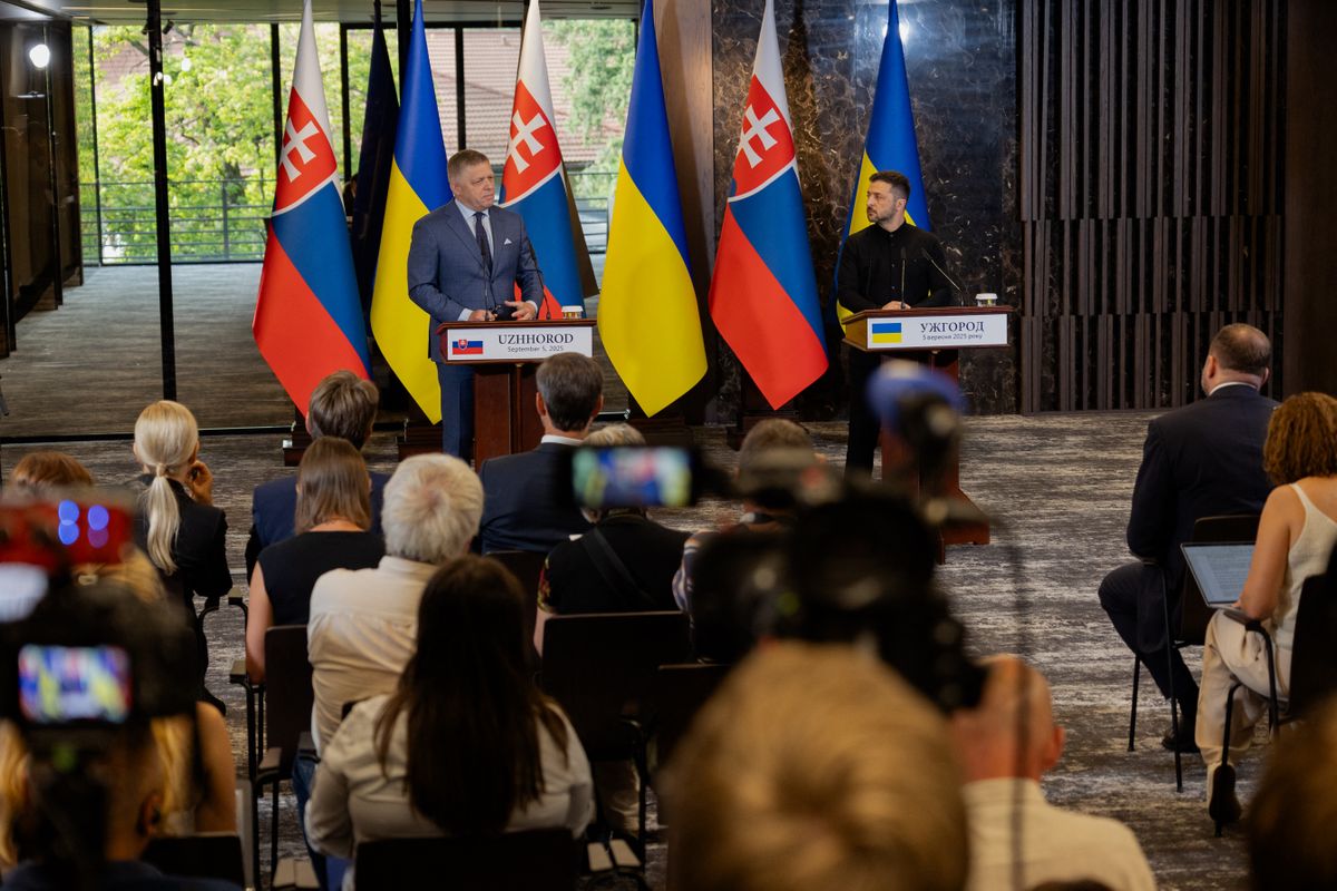 Ungváron találkozott Zelenszkij és Fico. Az ukrán elnök energetikai stabilitást ígért, a szlovák kormányfő pedig a nemzeti érdekek fontosságát hangsúlyozta.
