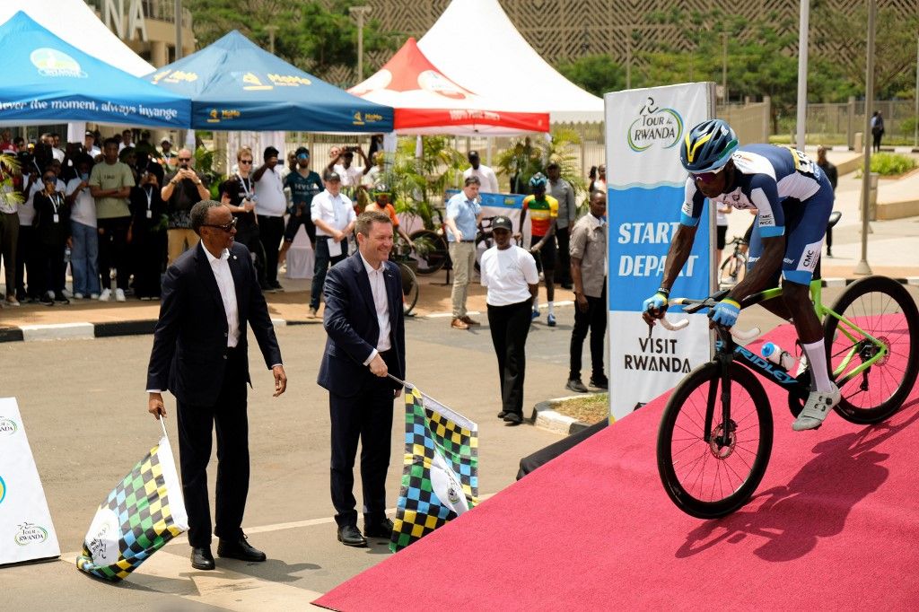 Paul Kagame, Ruanda elnöke és David Lappartient, a Nemzetközi Kerékpáros Szövetség elnöke Kigaliban