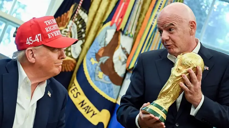 Donald Trump és Gianni Infantino jó munkakapcsolatot ápol egymással