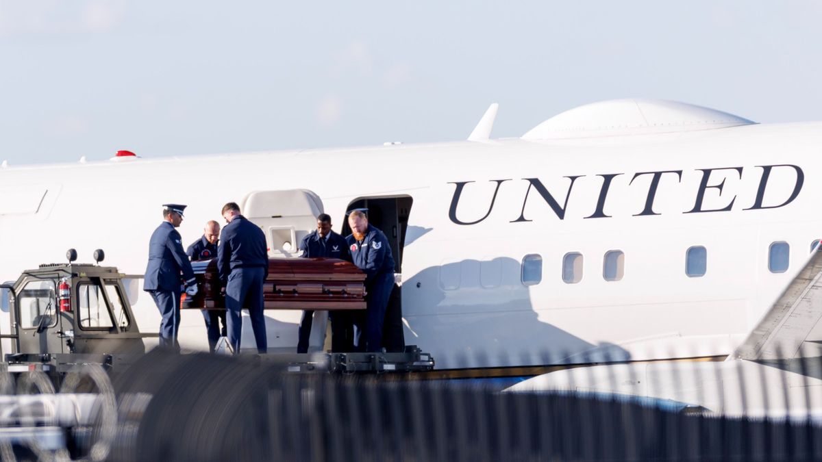 Megható felvételek: Charlie Kirk özvegye először a jelent meg a nyilvánosság előtt férje tragikus halála óta