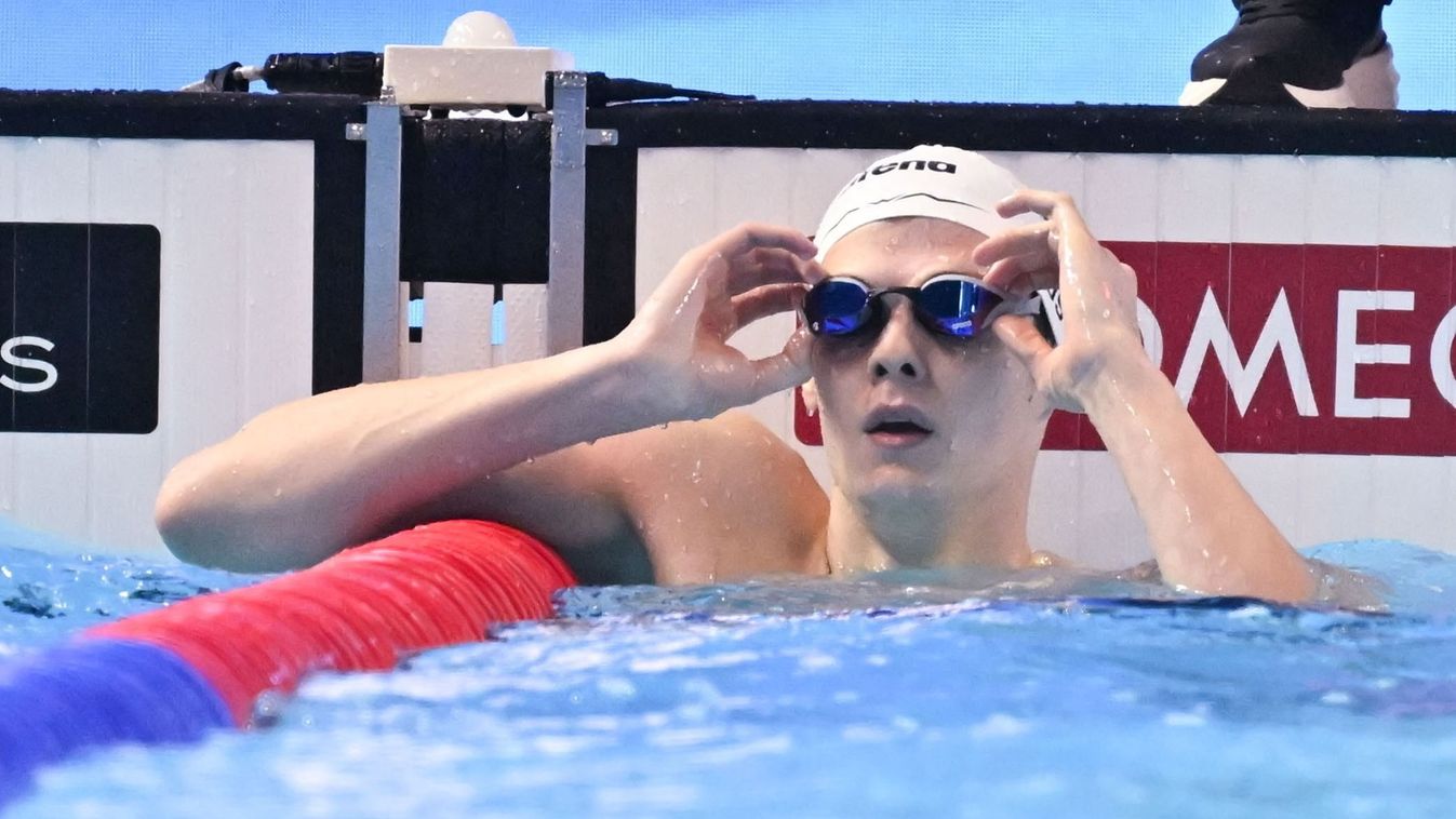 Kós Hubert
Szingapúr, 2025. augusztus 1.
A győztes Kós Hubert a férfi 200 méteres hátúszás döntője után a szingapúri vizes világbajnokságon a World Aquatics Arénában 2025. augusztus 1-jén. Kós Hubert Európa-csúccsal aranyérmet nyert.
MTI/Illyés Tibor