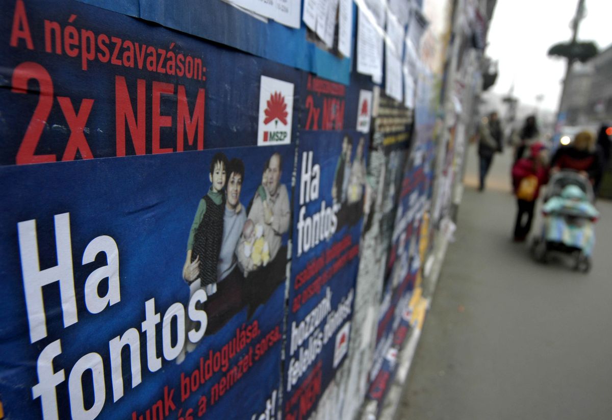 MSZP népszavazás plakátok
2004.12.08. fotó: Németh András Péter