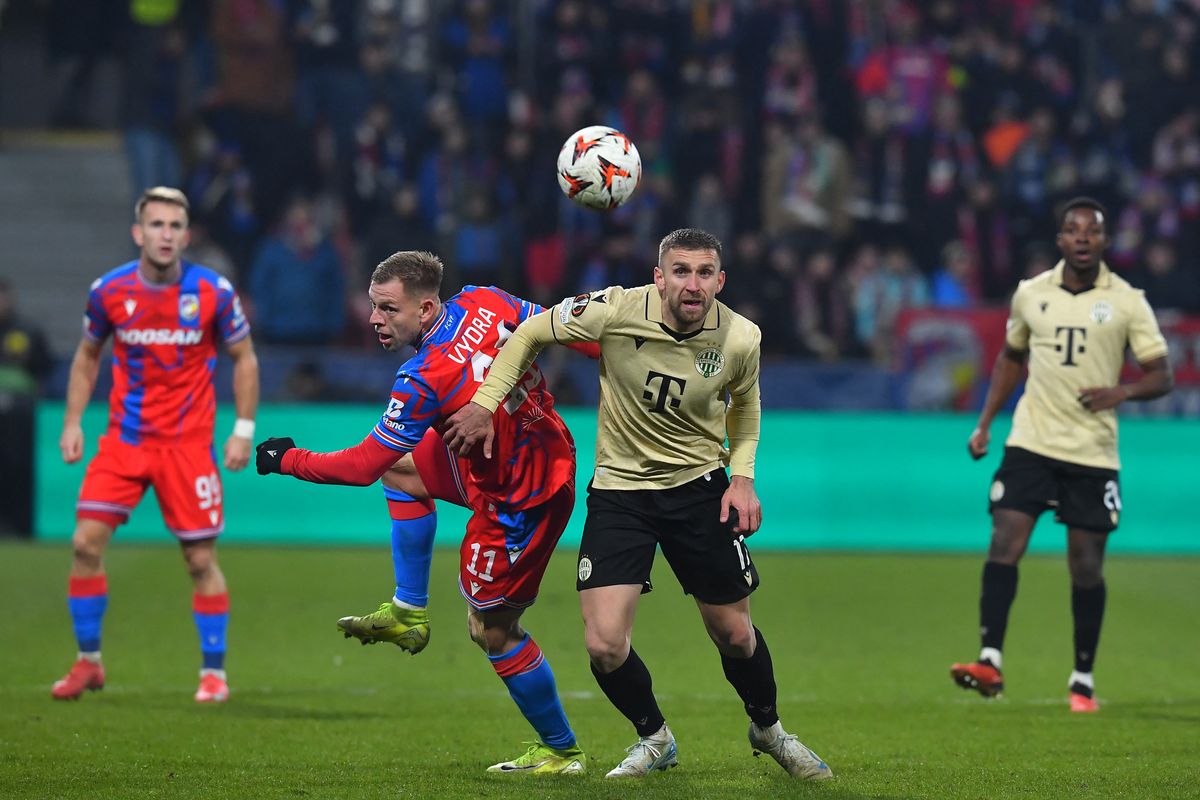 Matej Vydra februárban is játszott az FTC ellen, a mostani El-meccsre piros lappal hangolt a Viktoria Plzen labdarúgója