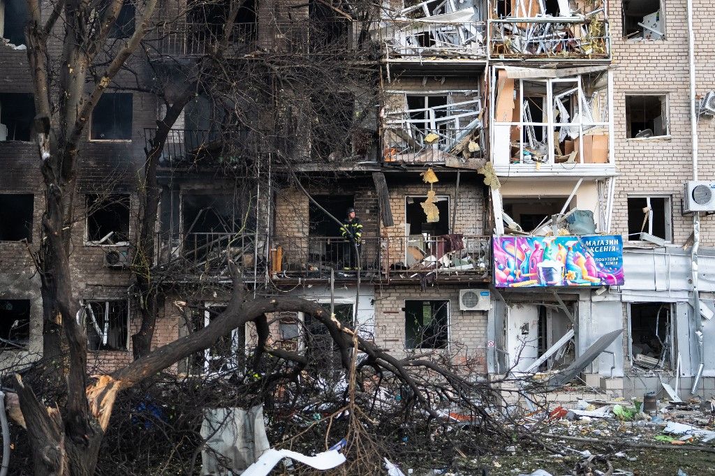 ZAPORIZHZHIA, UKRAINE – AUGUST 30: (----EDITORIAL USE ONLY - MANDATORY CREDIT - 'ZAPORIZHZHIA REGIONAL MILITARY ADMINISTRATION / HANDOUT' - NO MARKETING NO ADVERTISING CAMPAIGNS - DISTRIBUTED AS A SERVICE TO CLIENTS----) A view of damage at a damaged residential area following a Russian overnight combined attack with missiles and Shahed-type drones in Zaporizhzhia, Ukraine on August 30, 2025. The strike killed one woman, injured 30 people including three children, and caused severe destruction to homes and infrastructure Zaporizhzhia Regional Military Adm. / Anadolu (Photo by Zaporizhzhia Regional Military A / Anadolu via AFP)