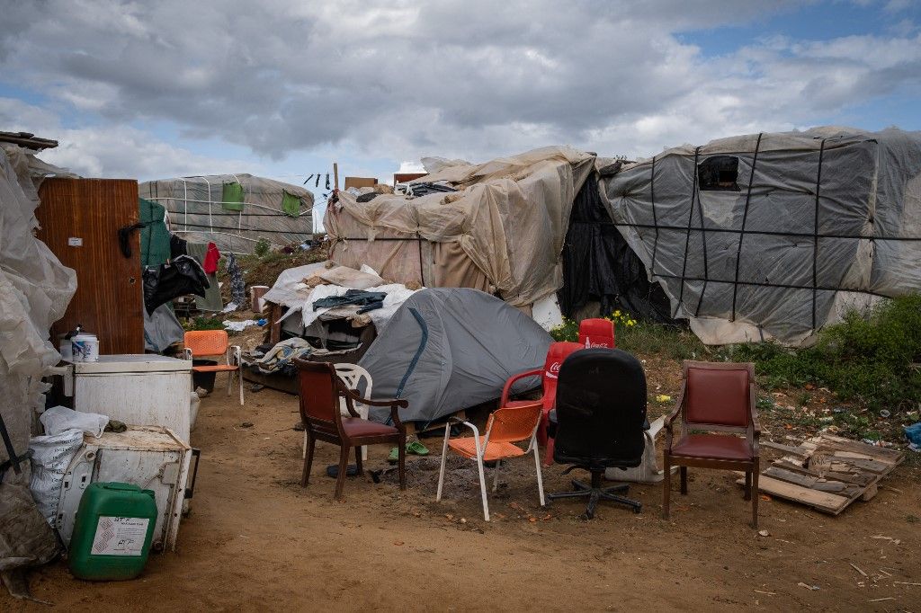 LEPE, SPAIN - APRIL 13: View of one of the slum camps in Lepe, Spain on April 13, 2022. 
Every year hundreds of migrants, move to this area of ​​Spain to work in the strawberry harvest and many of them are forced to live in shacks in conditions that violate the most basic human rights. Adri Salido / Anadolu Agency (Photo by Adri Salido / ANADOLU AGENCY / Anadolu via AFP)