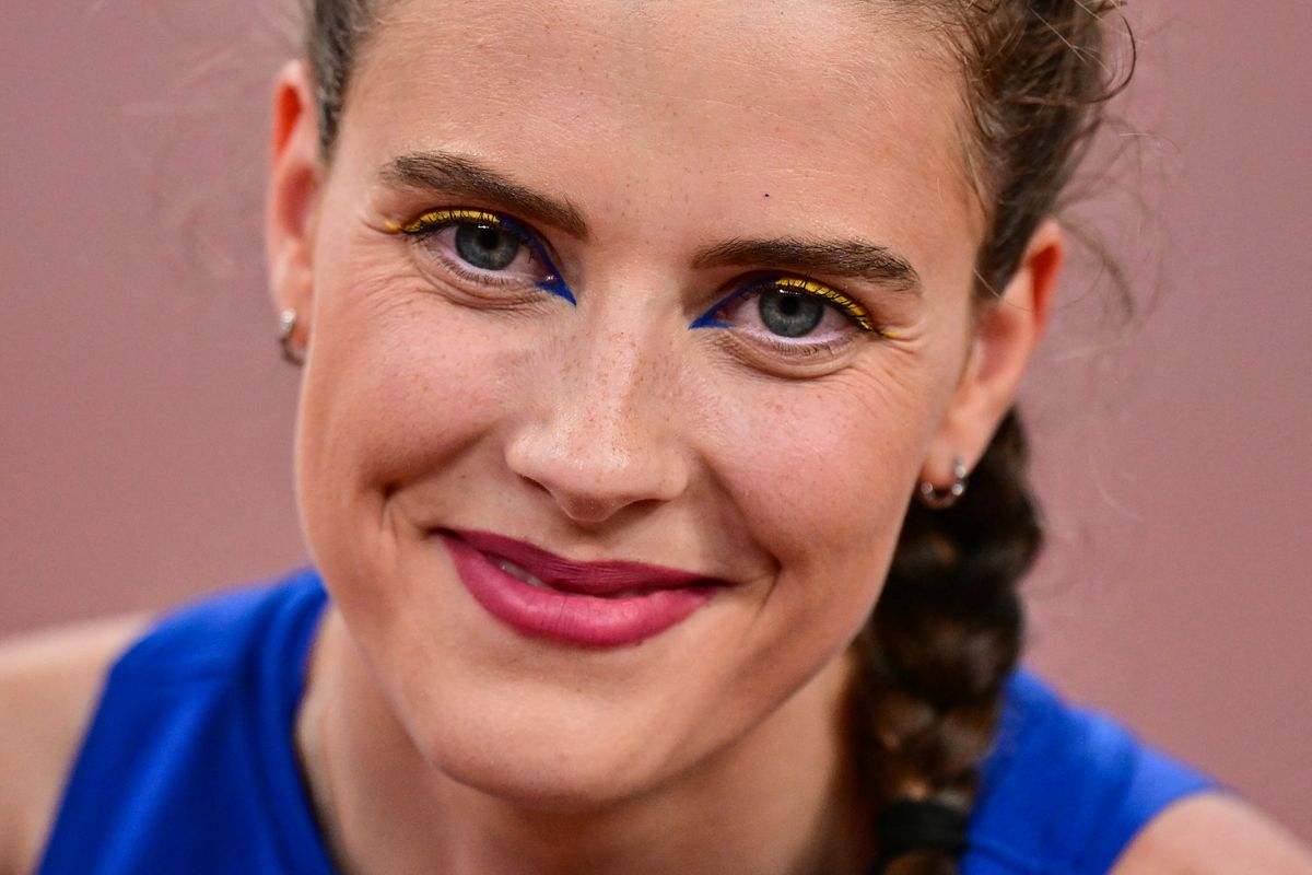 Az ukrán világcsúcstartó, Jaroszlava Mahucsih sokáig csak figyelte a többieket a tokiói atlétikai vb selejtezőjében, Bátori Lilianna ezalatt többet is ugrott