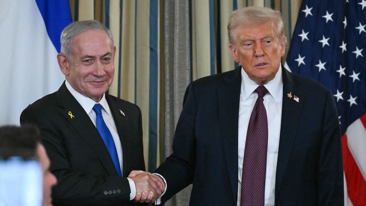 US President Donald Trump and Israeli Prime Minister Benjamin Netanyahu shake hands at the conclusion of a joint press conference in the State Dining Room of the White House in Washington, DC on September 29, 2025. Israeli Prime Minister Benjamin Netanyahu on September 29 said he supported US President Donald Trump's 20-point plan to end the war in Gaza.
"I support your plan to end the war in Gaza which achieves our war aims. It will bring back to Israel all our hostages, dismantle Hamas's military capabilities, end its political rule and ensure that Gaza never again poses a threat to Israel," said Netanyahu, speaking at a joint press conference with Trump at the White House. (Photo by ANDREW CABALLERO-REYNOLDS / AFP)