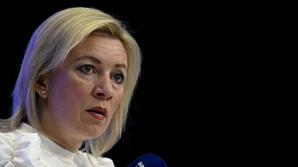 Marija Zaharova különleges ajándékot kapott Putyintól (Fotó: Sefa Karacan  / Anadolu/AFP)