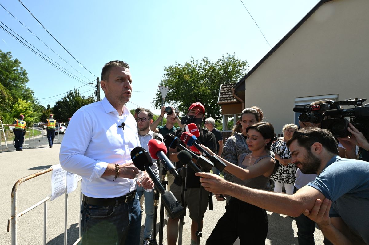 Kötcse, 2025. szeptember 7.
Menczer Tamás, a Fidesz-KDNP kommunikációs igazgatója nyilatkozik a sajtónak a Polgári Magyarországért Alapítvány rendezvénye, a Polgári Piknik helyszínén Kötcsén 2025. szeptember 7-én.
MTI/Koszticsák Szilárd