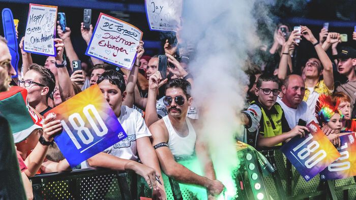 Elkezdődött a háromnapos darts-őrület az MVM Dome-ban