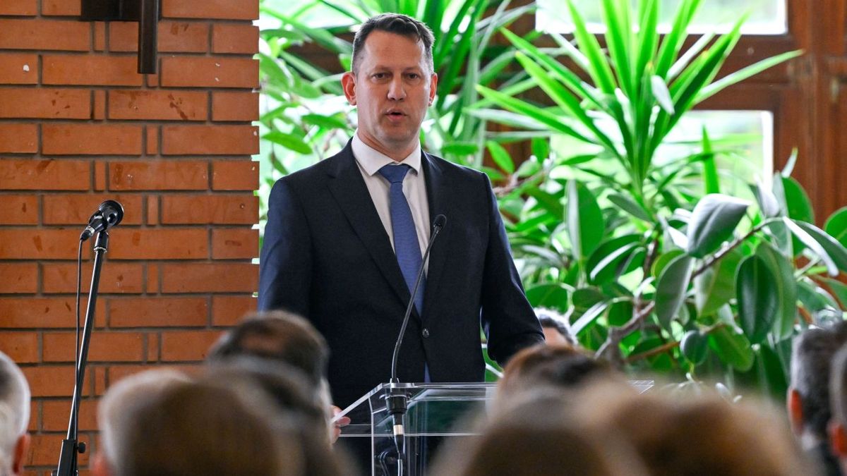 Bődületes hazugság lepleződött le: nem létezik a gyermekotthon, ahova állítólag politikus járt + videó