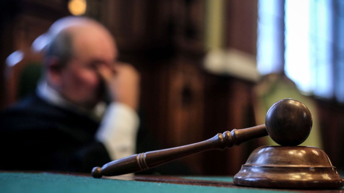 A jurisztokrácia a demokrácia sírásója