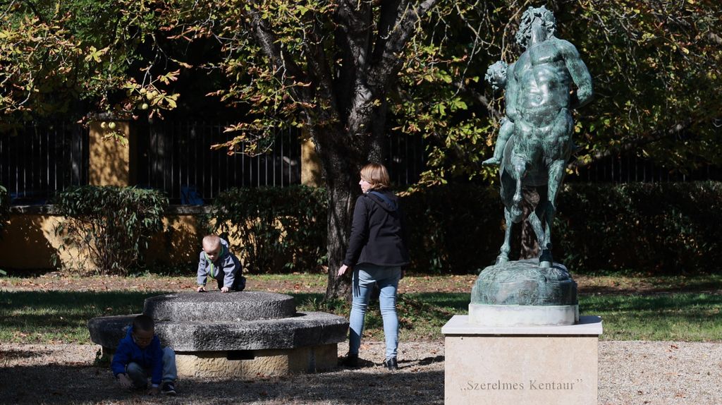 Nagytétényi Kastély
A Nagytétényi Szüreti Mulatság felvonulásával  megnyílt a Száraz-Rudnyánszky-kastély kertje.