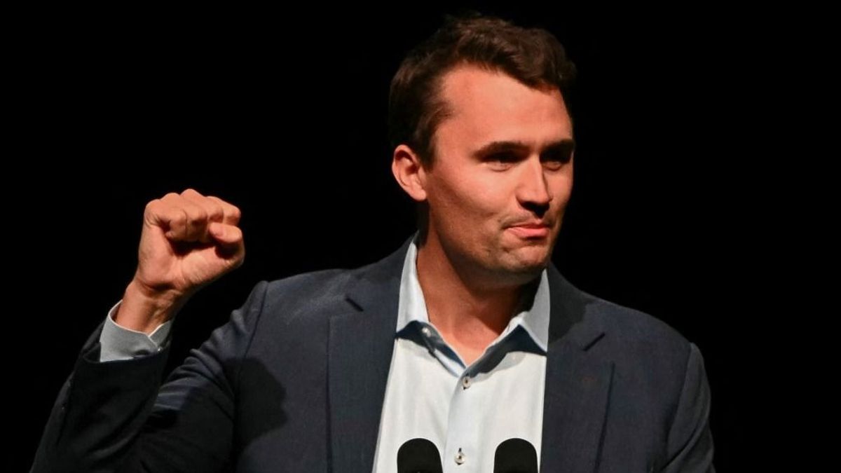 Minden jóérzésű embert vár Bayer Zsolt a ma esti Charlie Kirk megemlékezésre