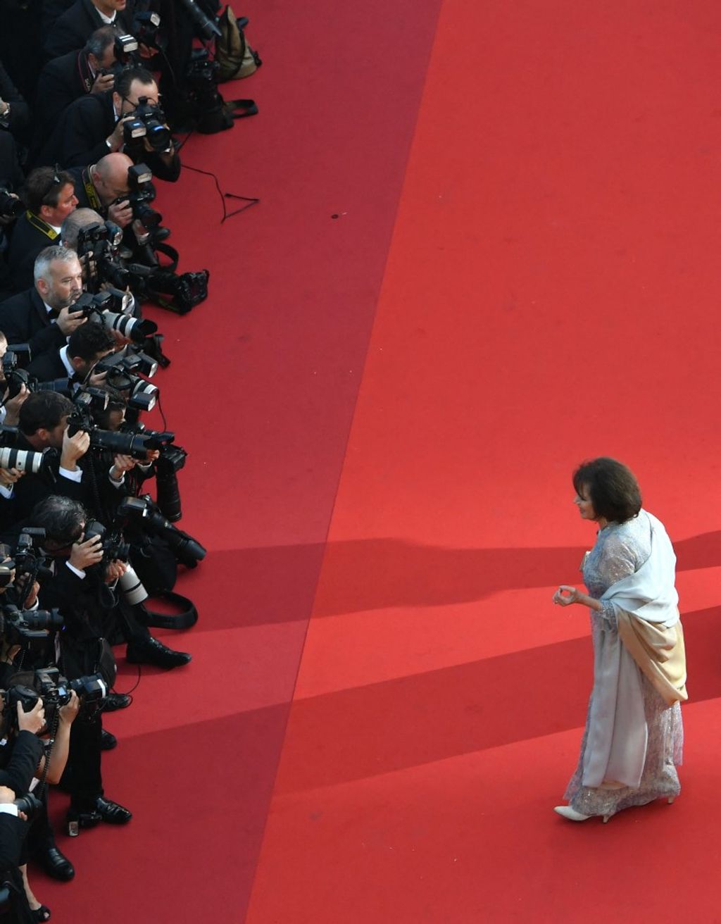 French actress Claudia Cardinale arrives on May 23, 2017 for the '70th Anniversary' ceremony of the Cannes Film Festival in Cannes, southern France. (Photo by LOIC VENANCE / AFP)