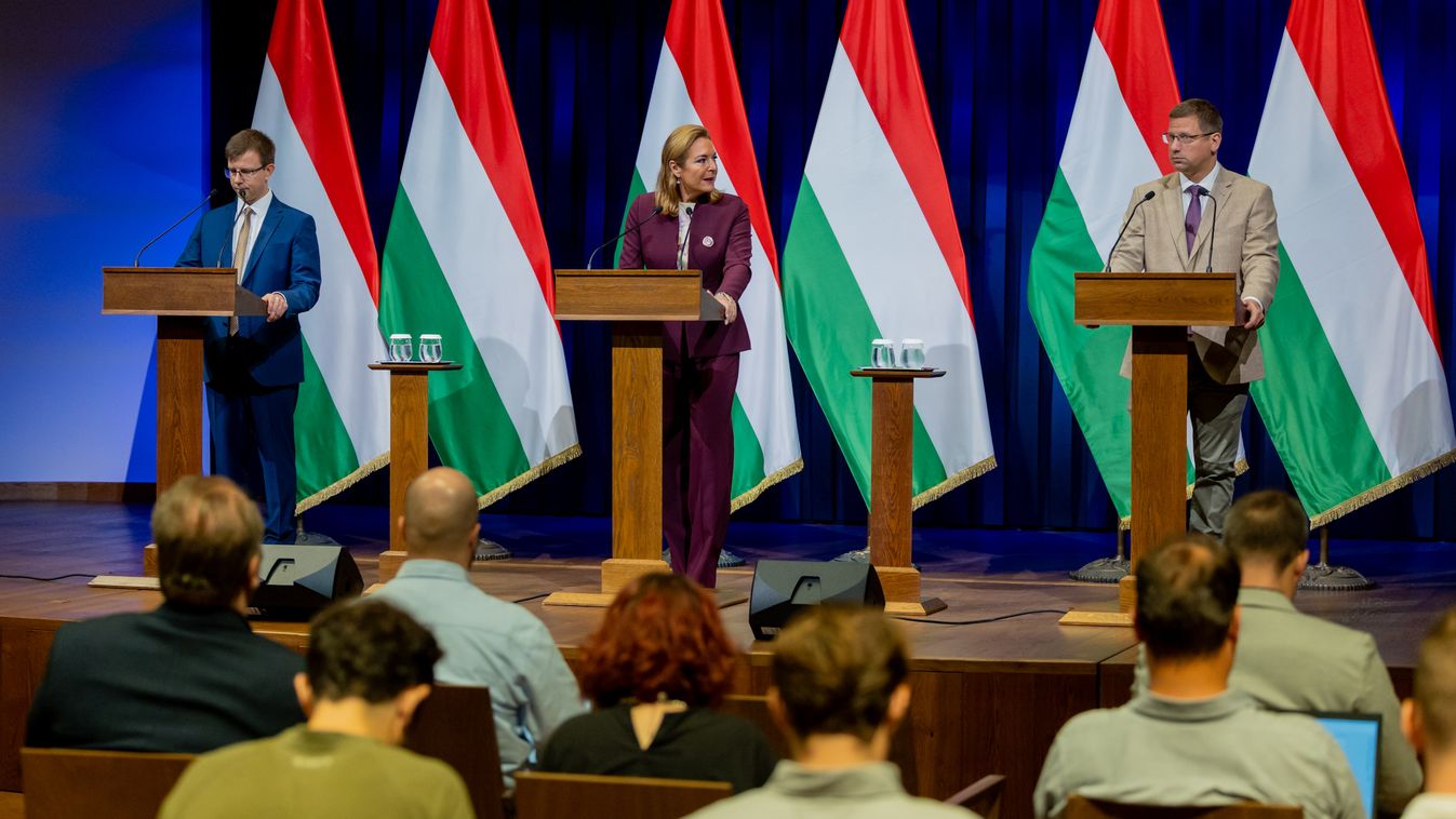 Kormányinfó

Gulyás Gergely, a Miniszterelnökséget vezető miniszter, Vitályos Eszter kormányszóvivő, Bóka János, az európai uniós ügyekért felelős miniszter (b)