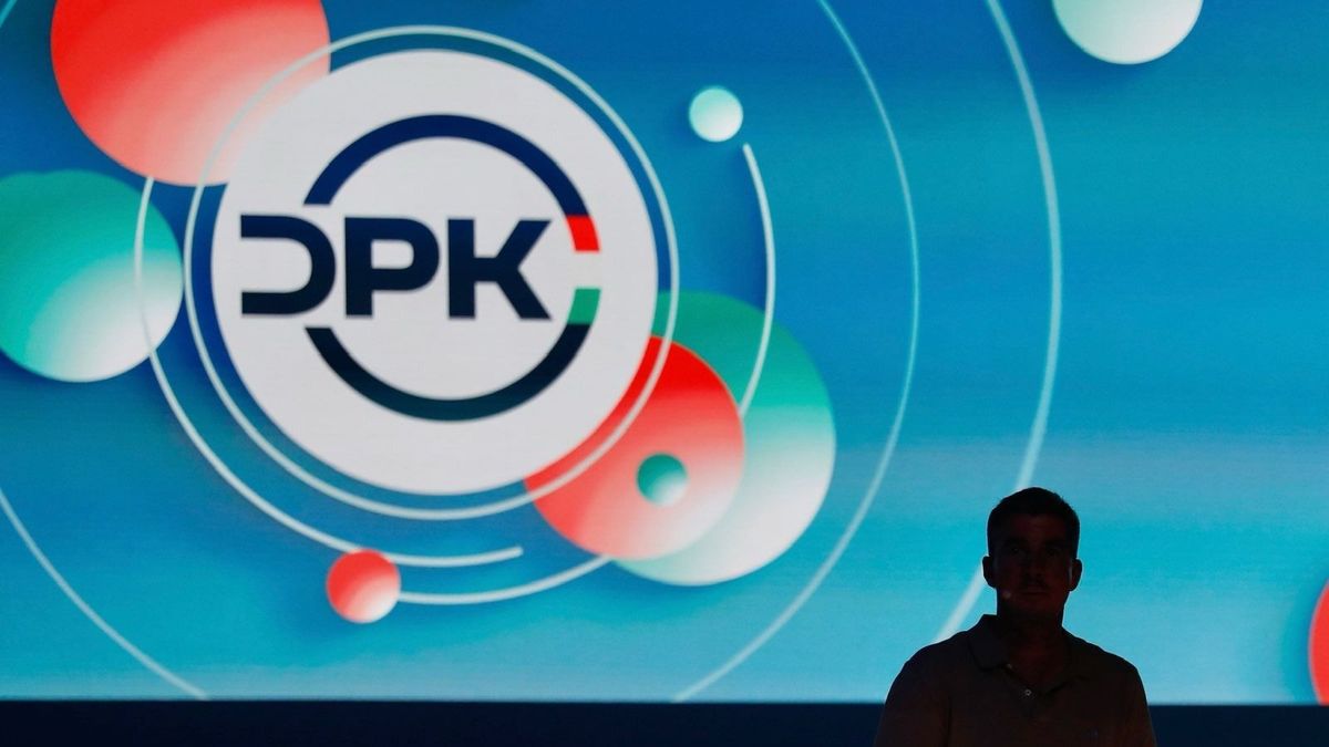 Kocsis Máté már a DPK-gyűlés helyszínén van