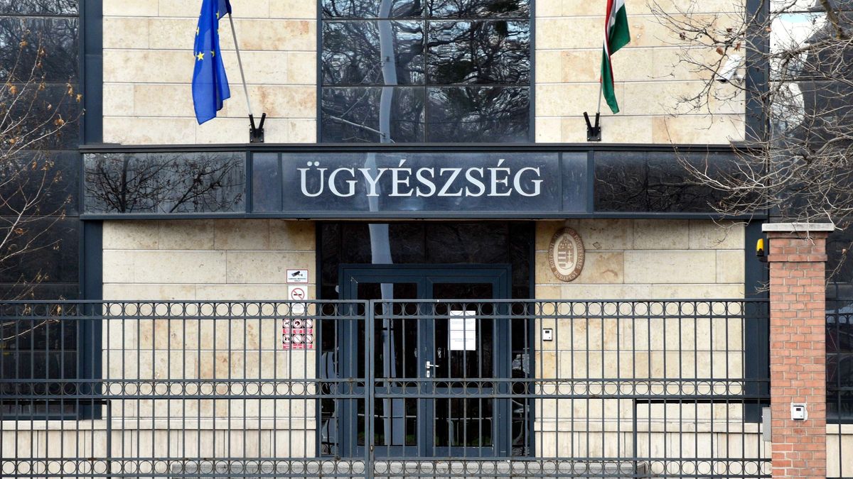 Botrány, amit ez a nő művelt az ügyészségen, robogóval akart behajtani