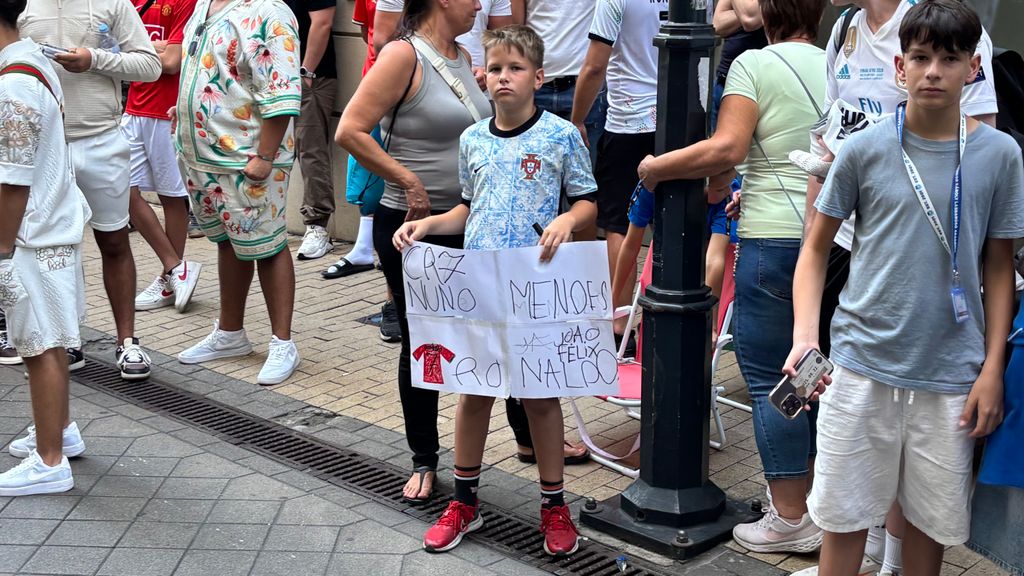 Portugál válogatottra váró szurkolók